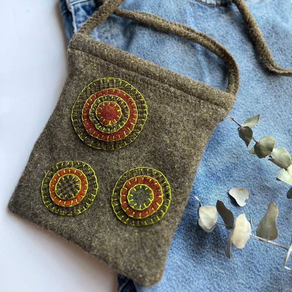 ADORABLE Hand Wool Felted Boho Mini Purse Crossbody‎ Bag in Neutral Earth Tones